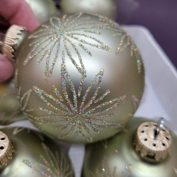 Christmas By Krebs 8 Ornaments 2 Boxes Pale Satin Green & Gold Stars Glitter - Picture 10 of 16